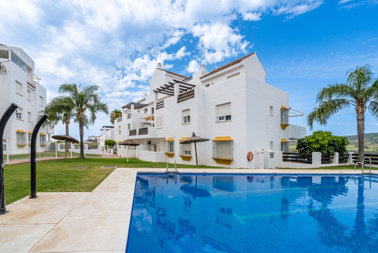 3 soverom Leilighet til salgs i Estepona med svømmebasseng garasje - € 315 000 (Ref: 9989130)