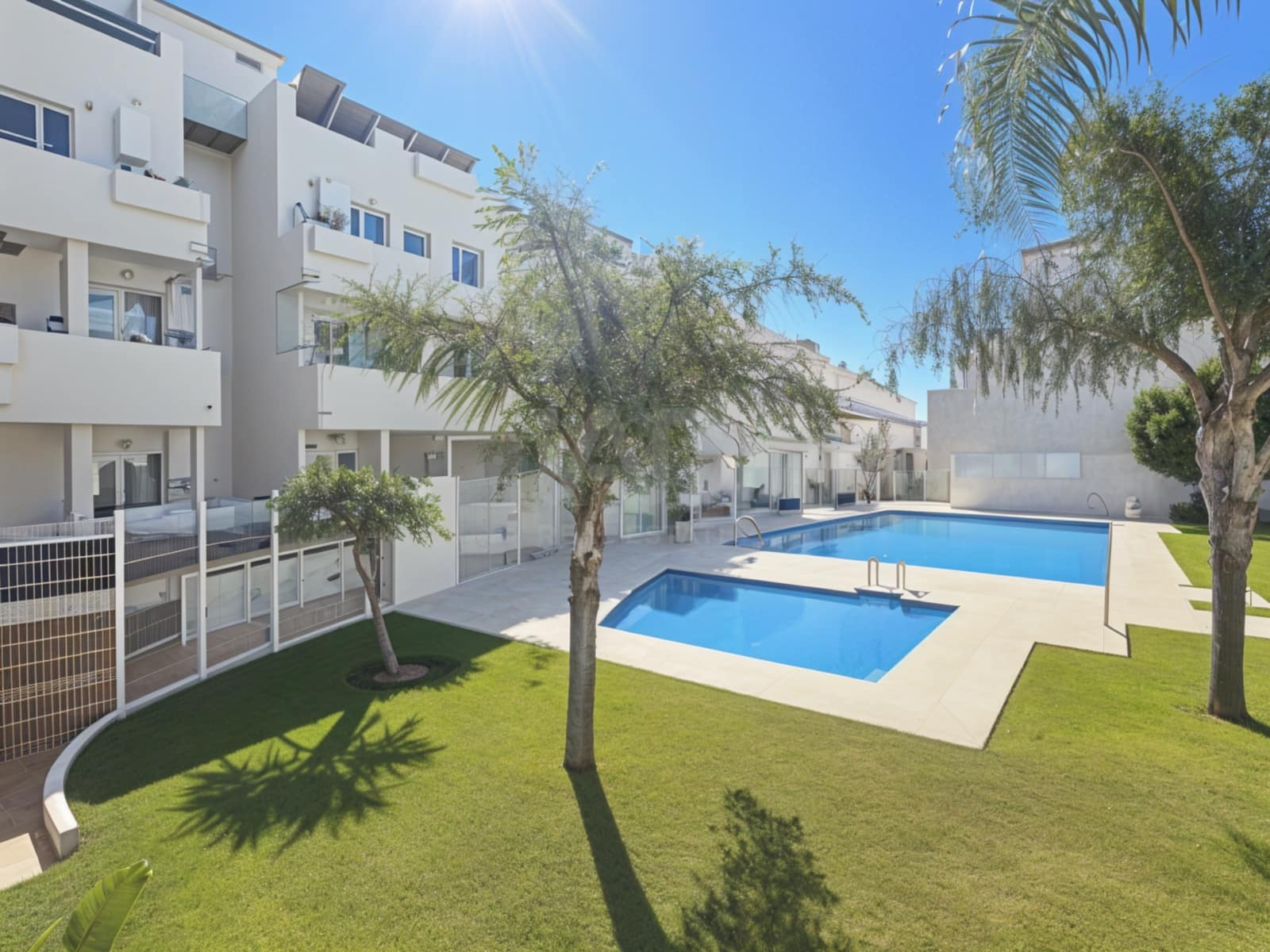3 soverom Leilighet til salgs i Estepona med svømmebasseng garasje - € 315 000 (Ref: 9989130)