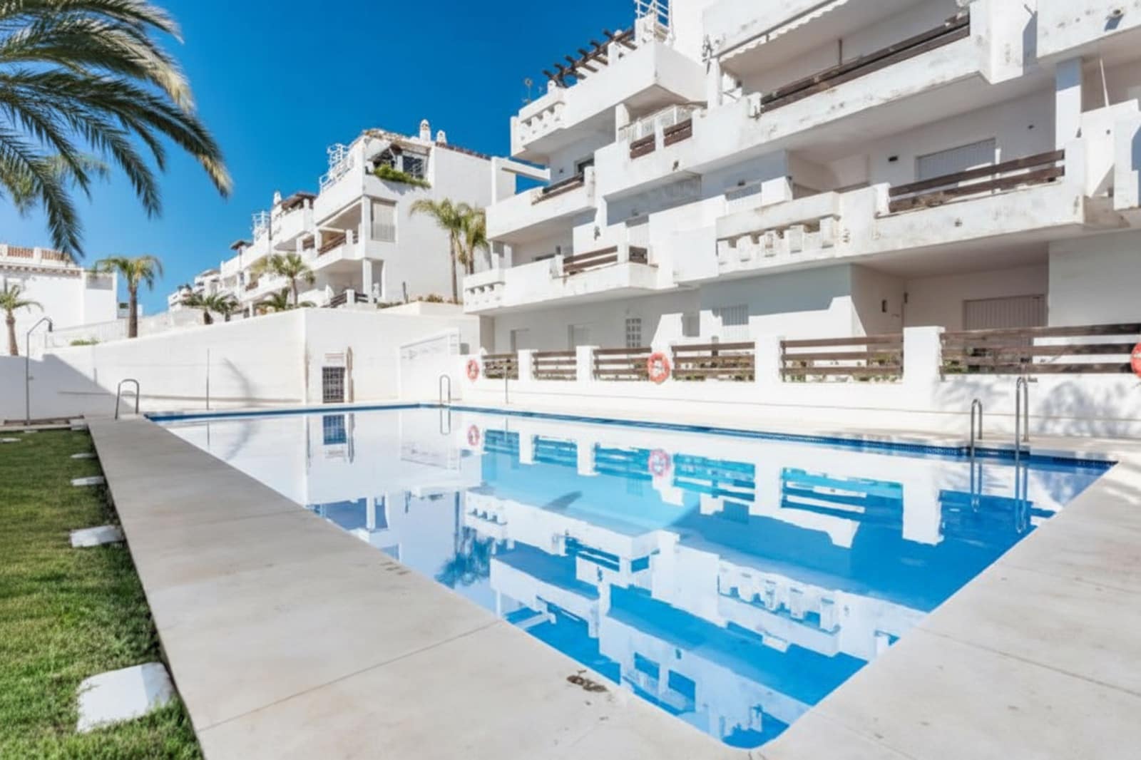 3 soverom Leilighet til salgs i Estepona med svømmebasseng garasje - € 315 000 (Ref: 9989130)