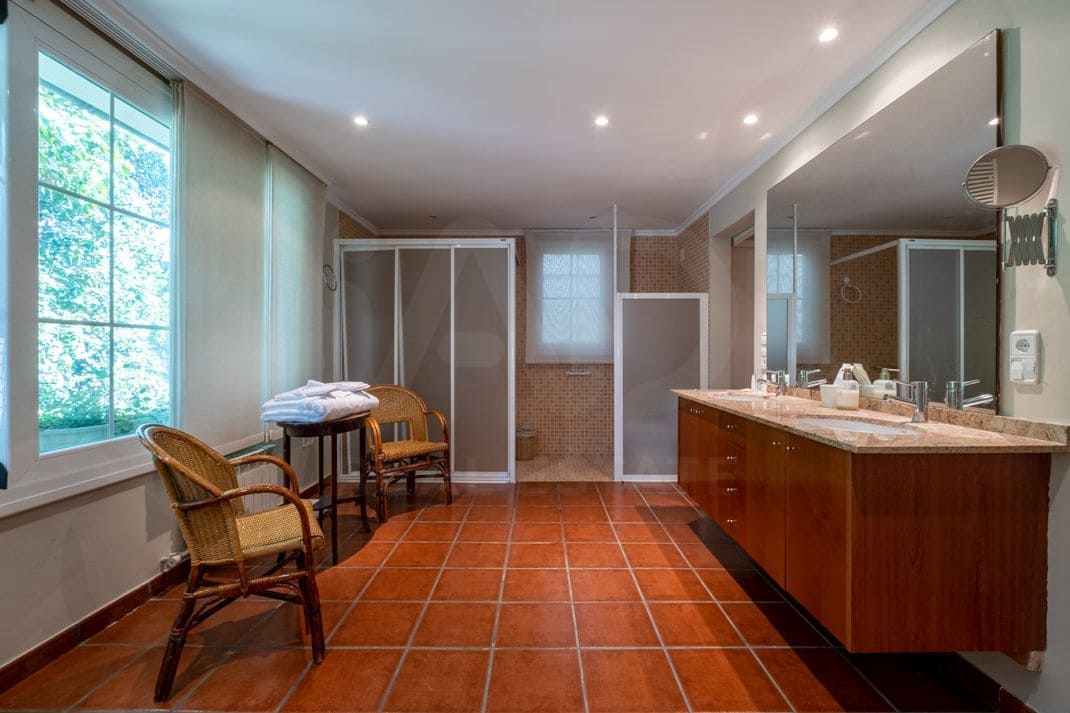 3 slaapkamer Villa te koop in Lerid stad met zwembad garage - € 1.550.000 (Ref: 9989132)