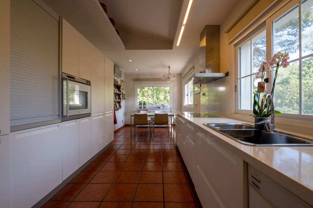 3 slaapkamer Villa te koop in Lerid stad met zwembad garage - € 1.550.000 (Ref: 9989132)