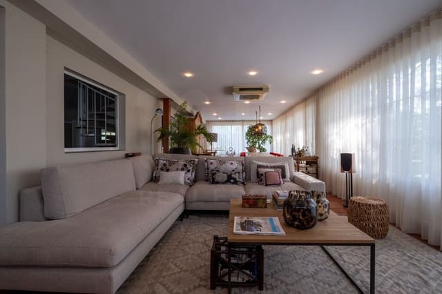 3 slaapkamer Villa te koop in Lerid stad met zwembad garage - € 1.550.000 (Ref: 9989132)