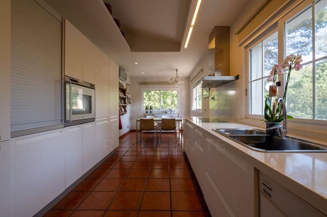 3 slaapkamer Villa te koop in Lerid stad met zwembad garage - € 1.550.000 (Ref: 9989132)