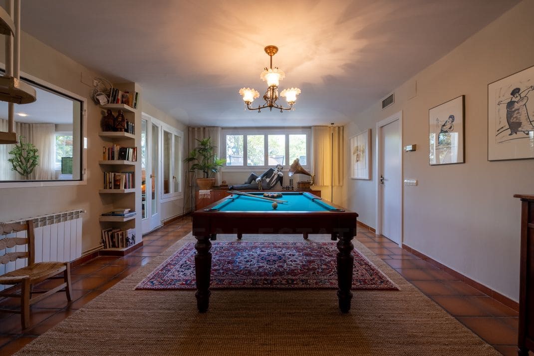 3 slaapkamer Villa te koop in Lerid stad met zwembad garage - € 1.550.000 (Ref: 9989132)