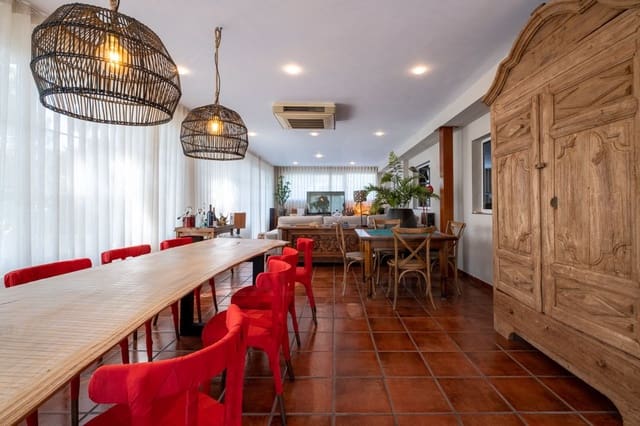 3 slaapkamer Villa te koop in Lerid stad met zwembad garage - € 1.550.000 (Ref: 9989132)