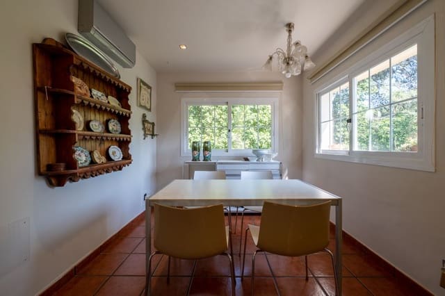 3 slaapkamer Villa te koop in Lerid stad met zwembad garage - € 1.550.000 (Ref: 9989132)