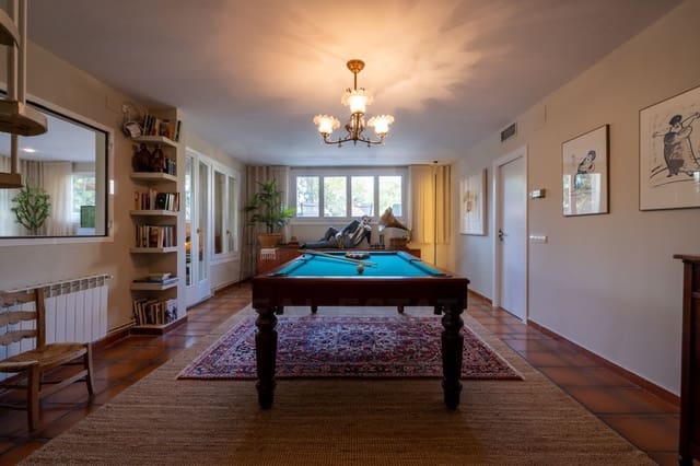 3 slaapkamer Villa te koop in Lerid stad met zwembad garage - € 1.550.000 (Ref: 9989132)