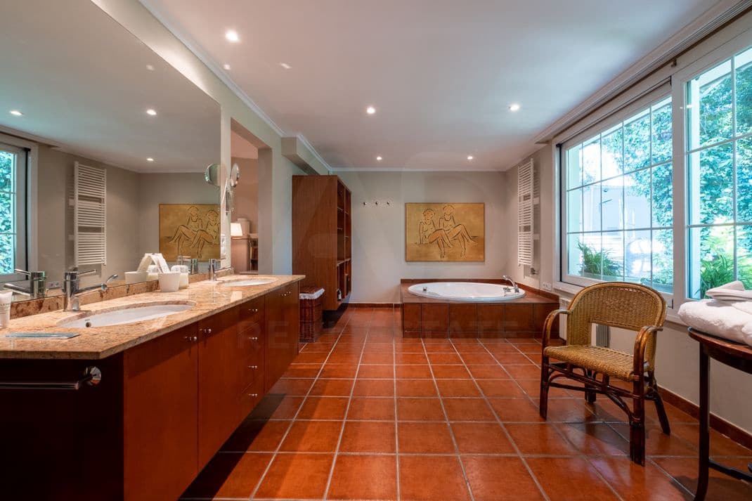 3 slaapkamer Villa te koop in Lerid stad met zwembad garage - € 1.550.000 (Ref: 9989132)