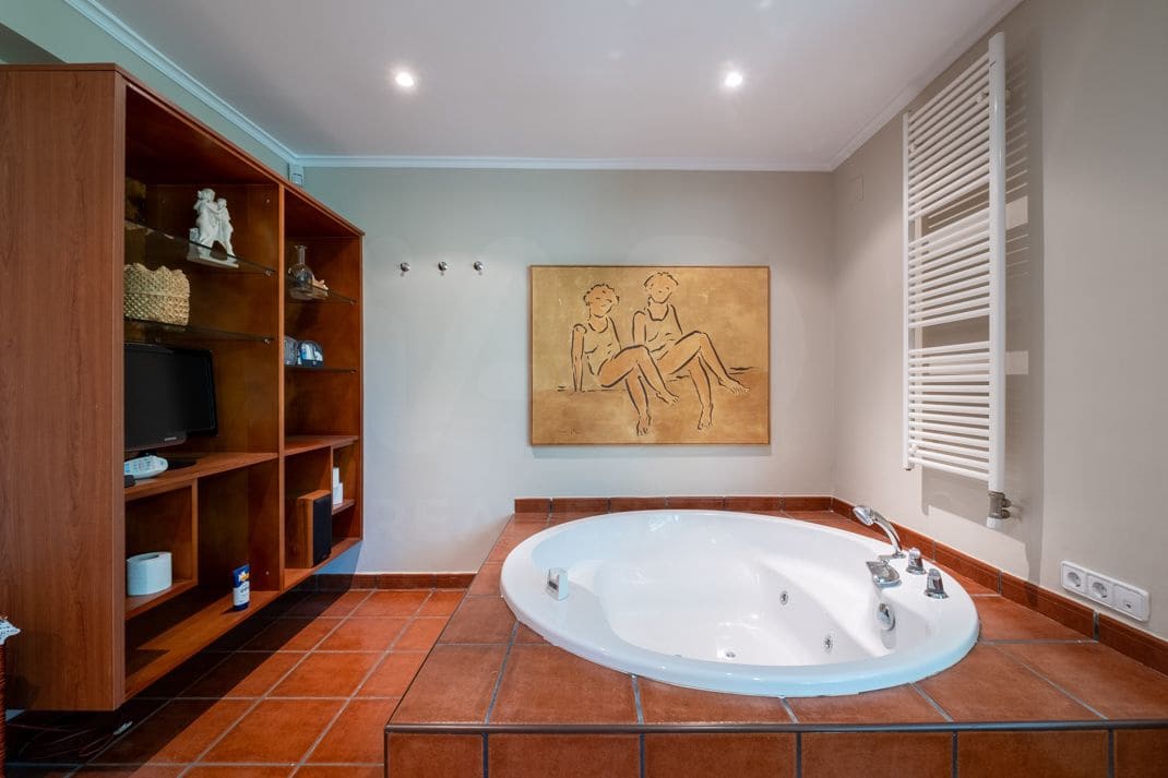 3 slaapkamer Villa te koop in Lerid stad met zwembad garage - € 1.550.000 (Ref: 9989132)