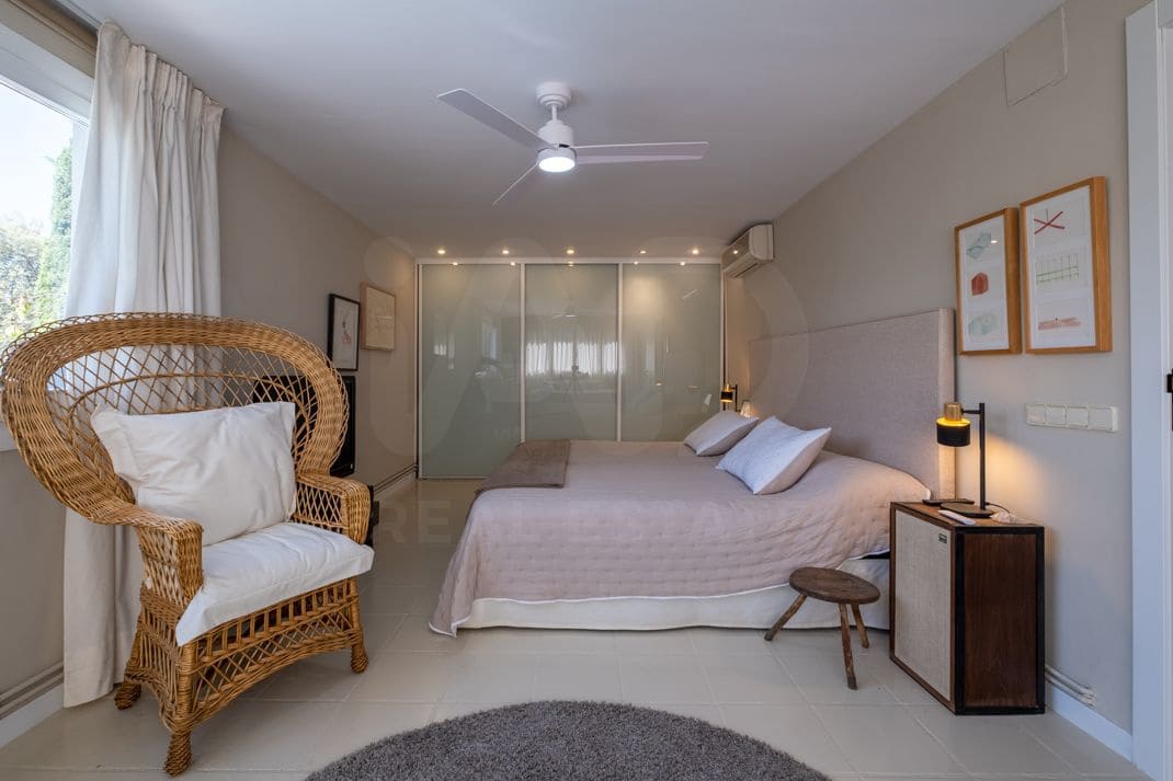 3 slaapkamer Villa te koop in Lerid stad met zwembad garage - € 1.550.000 (Ref: 9989132)