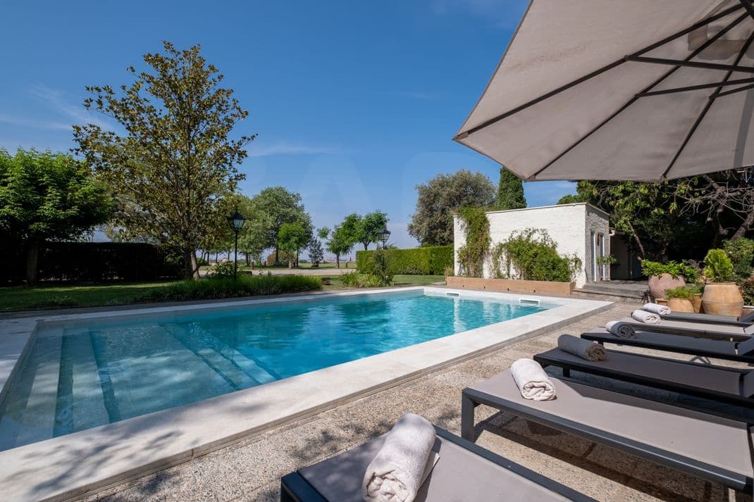 3 slaapkamer Villa te koop in Lerid stad met zwembad garage - € 1.550.000 (Ref: 9989132)