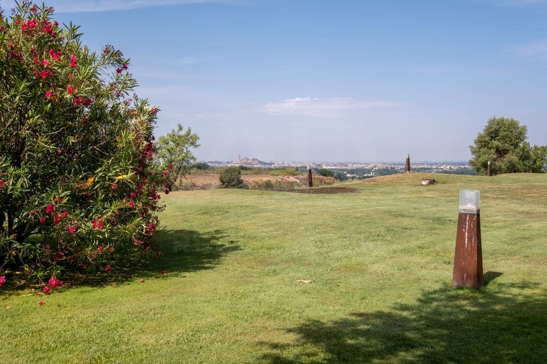 3 slaapkamer Villa te koop in Lerid stad met zwembad garage - € 1.550.000 (Ref: 9989132)