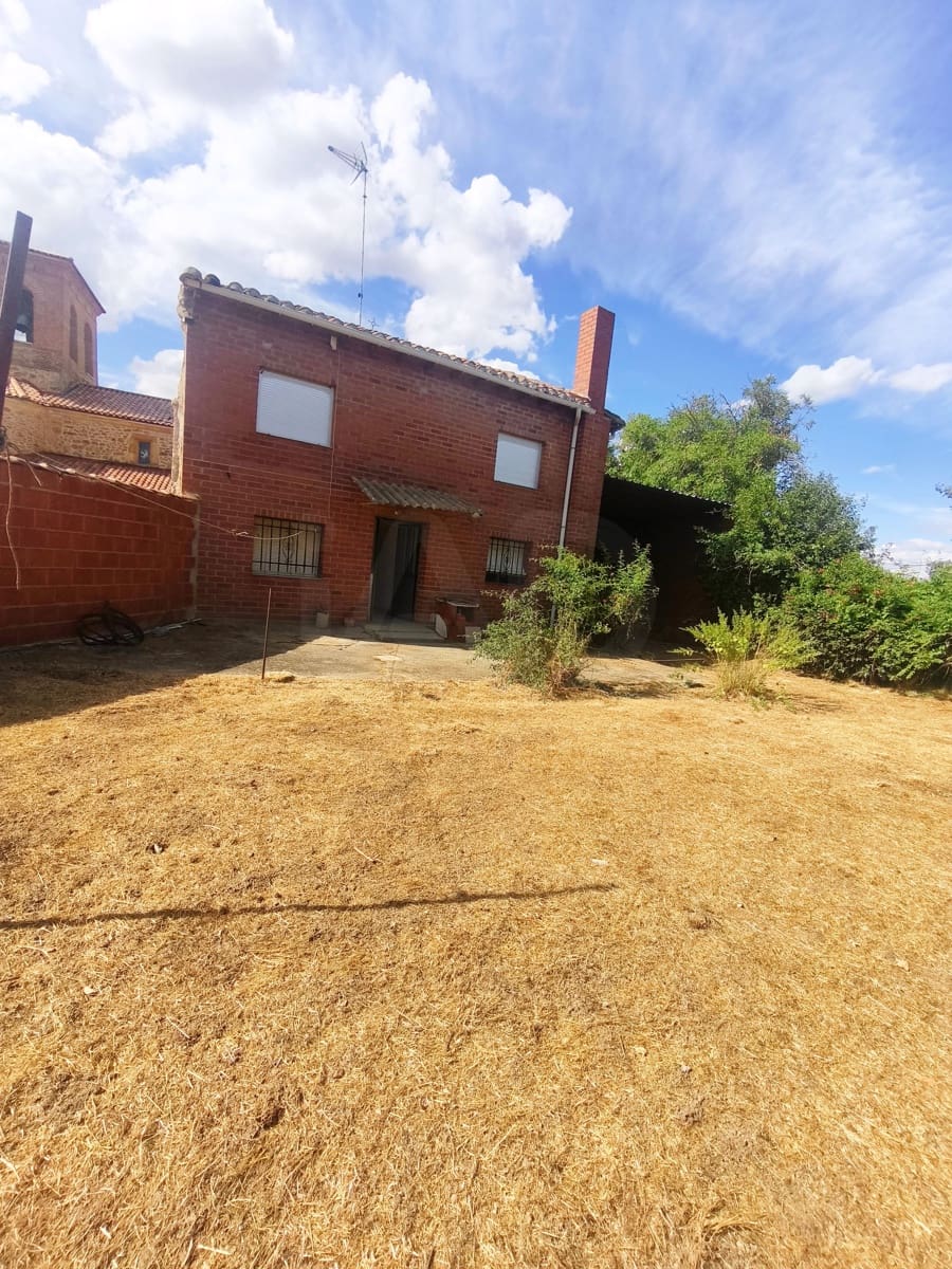 2 sypialnia Finka/Dom wiejski na sprzedaż w Villamartin de Don Sancho z garażem - 39 900 € (Ref: 9989136)