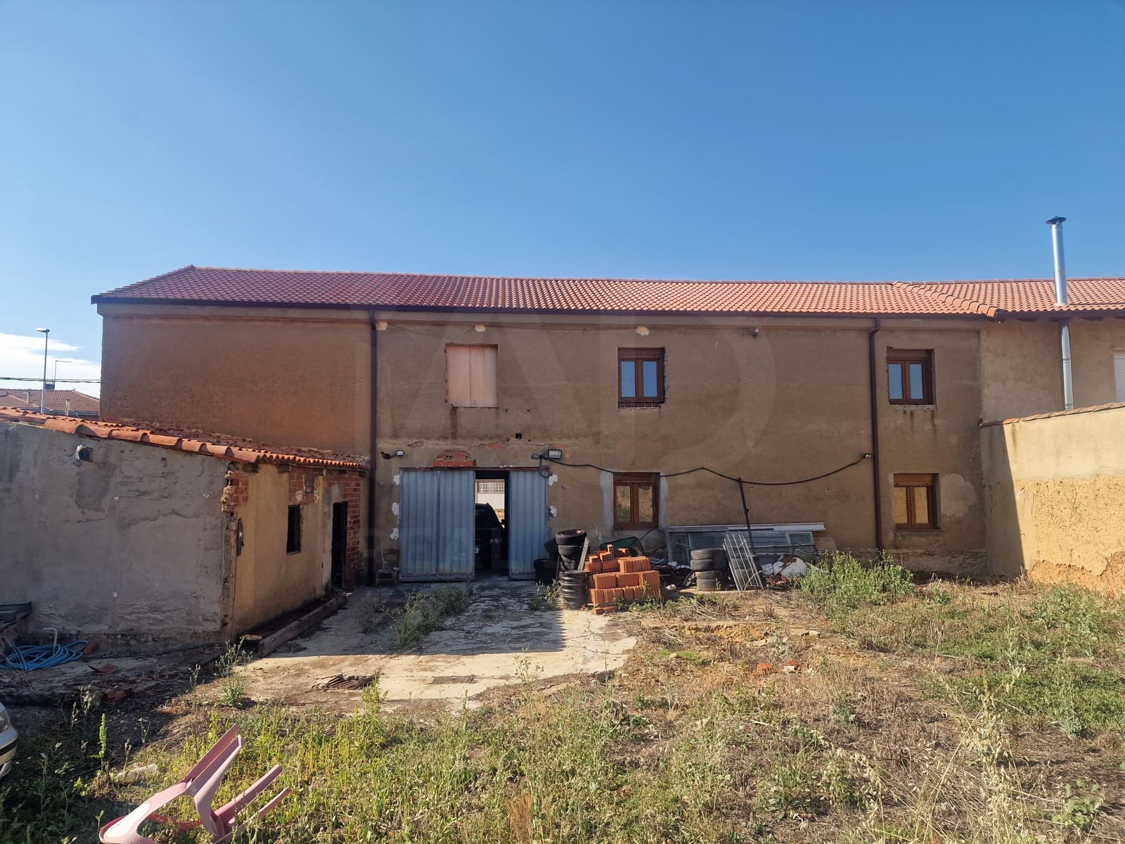 7 bedroom Finca/Country House for sale in Valverde de la Virgen with garage - € 160,000 (Ref: 9989142)