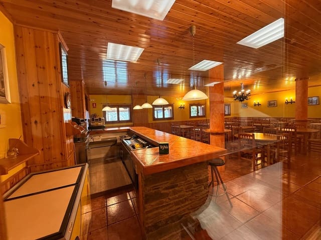 5 bedroom Finca/Country House for sale in Rialp with garage - € 890,000 (Ref: 9989143)