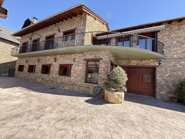5 bedroom Finca/Country House for sale in Rialp with garage - € 890,000 (Ref: 9989143)