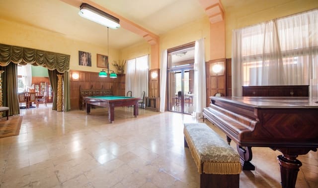 8 soverom Villa til salgs i Tarragona by med svømmebasseng garasje - € 4 300 000 (Ref: 9989144)