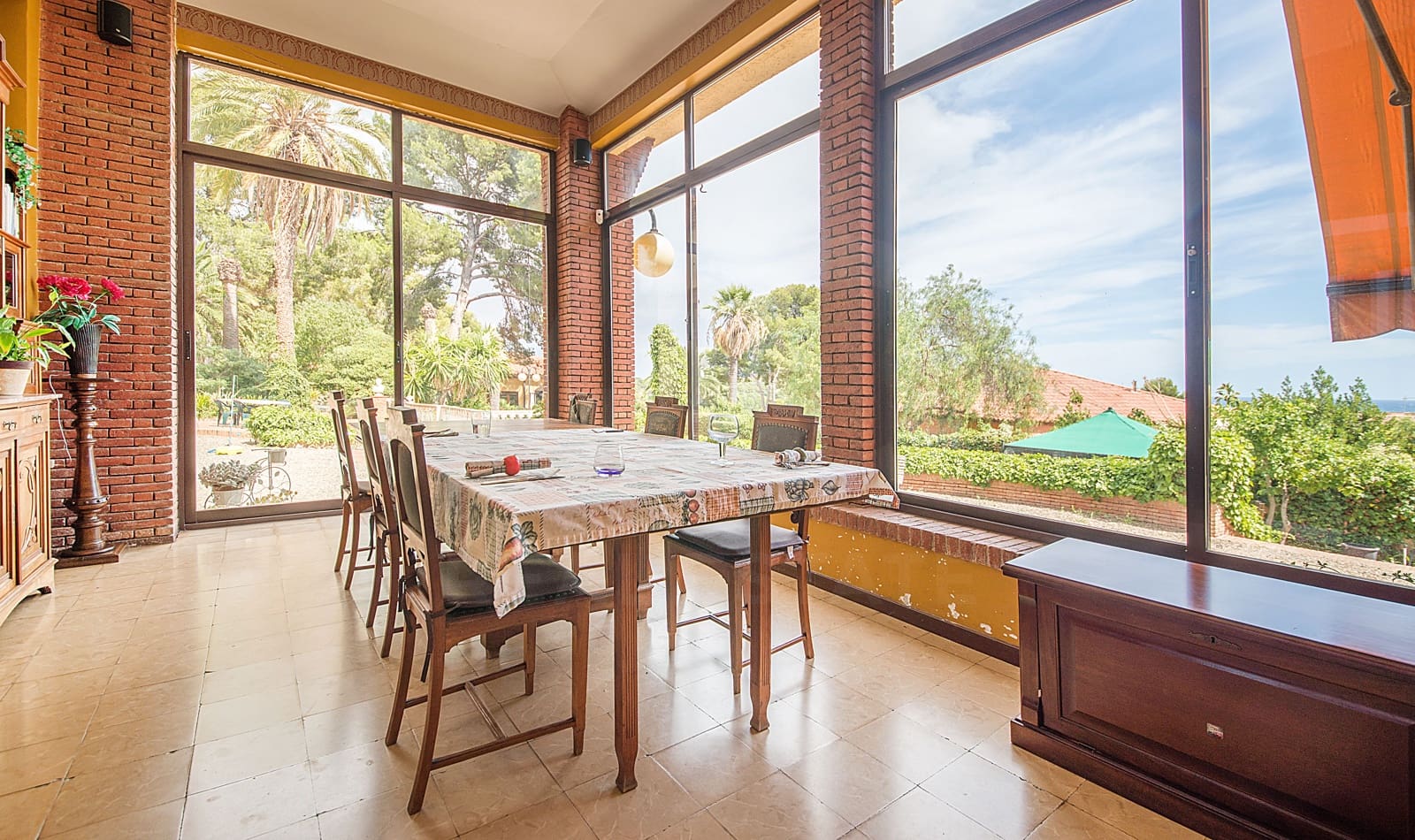 8 soverom Villa til salgs i Tarragona by med svømmebasseng garasje - € 4 300 000 (Ref: 9989144)