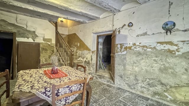 6 quarto Casa em Banda para venda em Teruel cidade - 99 000 € (Ref: 9989145)