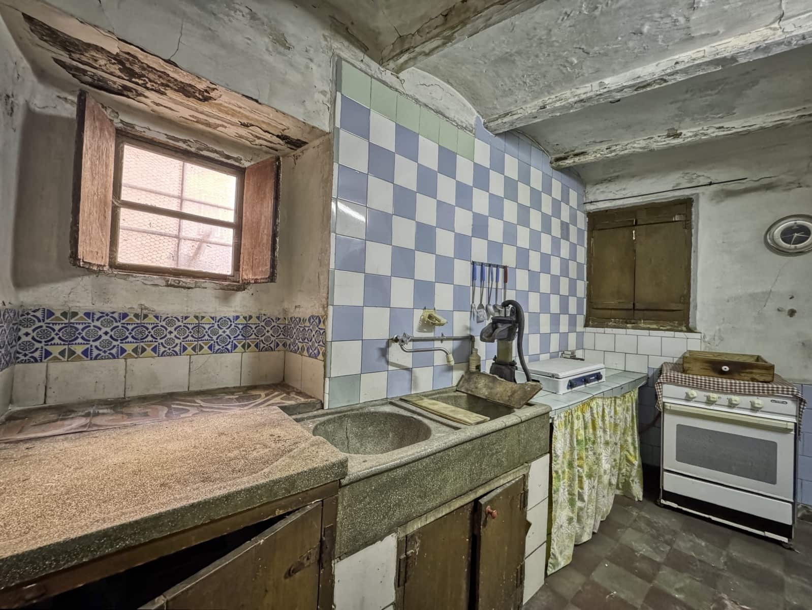 6 sovrum Hus till salu i Teruel stad - 99 000 € (Ref: 9989145)