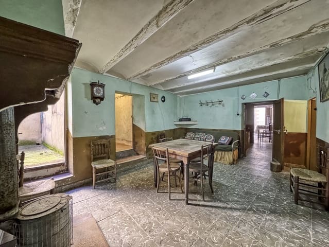 6 quarto Casa em Banda para venda em Teruel cidade - 99 000 € (Ref: 9989145)