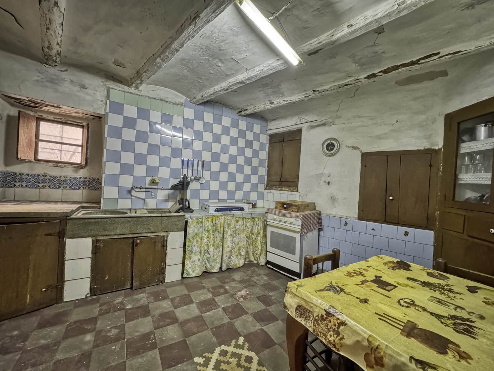 6 sovrum Hus till salu i Teruel stad - 99 000 € (Ref: 9989145)