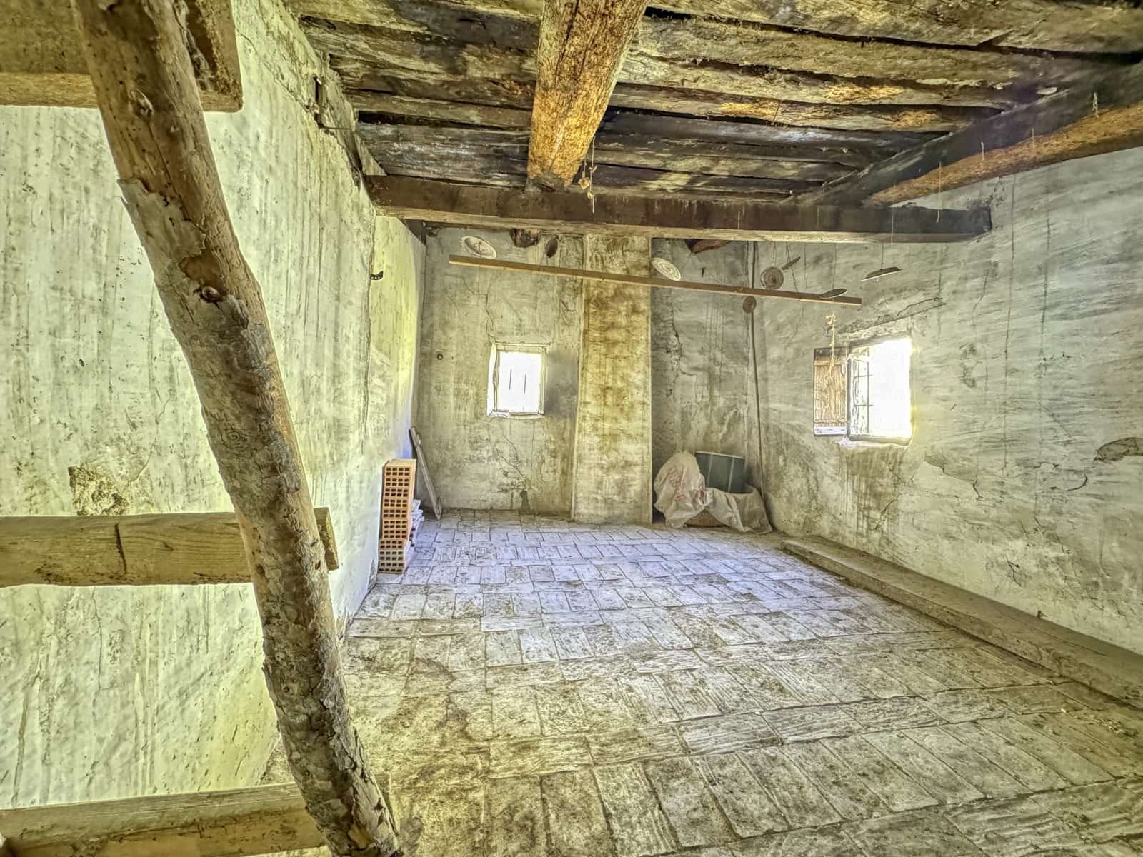 6 sovrum Hus till salu i Teruel stad - 99 000 € (Ref: 9989145)
