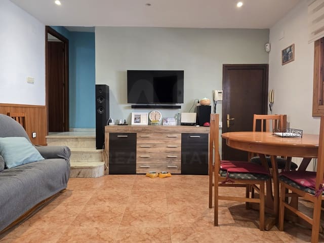 5 soverom Hus til salgs i Tarragona by med garasje - € 195 500 (Ref: 9989147)