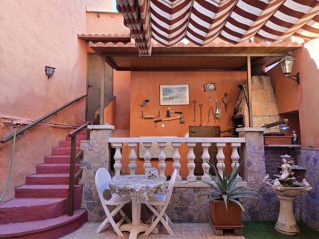 5 soverom Hus til salgs i Tarragona by med garasje - € 195 500 (Ref: 9989147)
