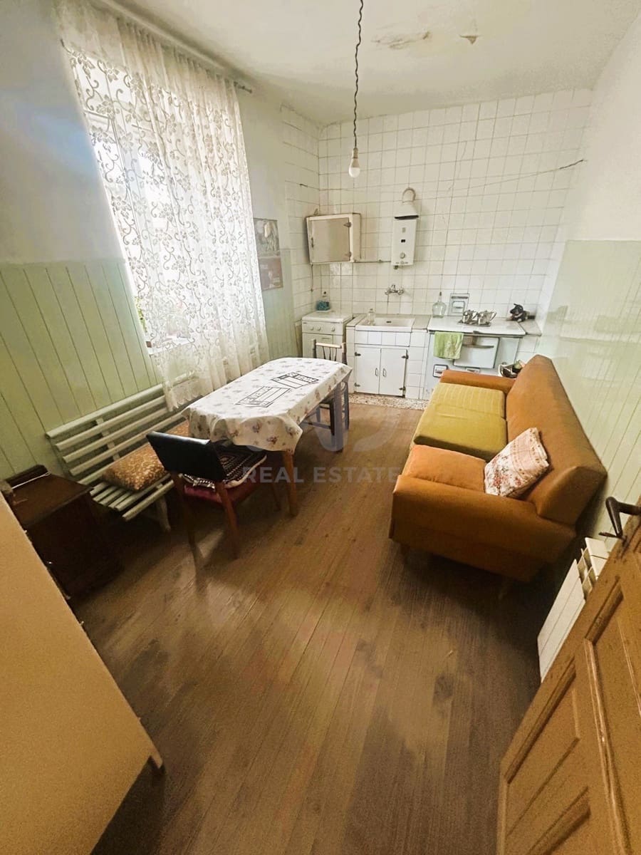 5 Zimmer Haus zu verkaufen in Leon Stadt mit Garage - 75.000 € (Ref: 9989149)