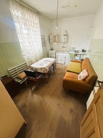 5 Zimmer Haus zu verkaufen in León Stadt mit Garage - 75.000 € (Ref: 9989149)
