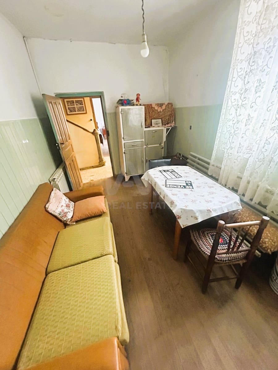 5 Zimmer Haus zu verkaufen in Leon Stadt mit Garage - 75.000 € (Ref: 9989149)