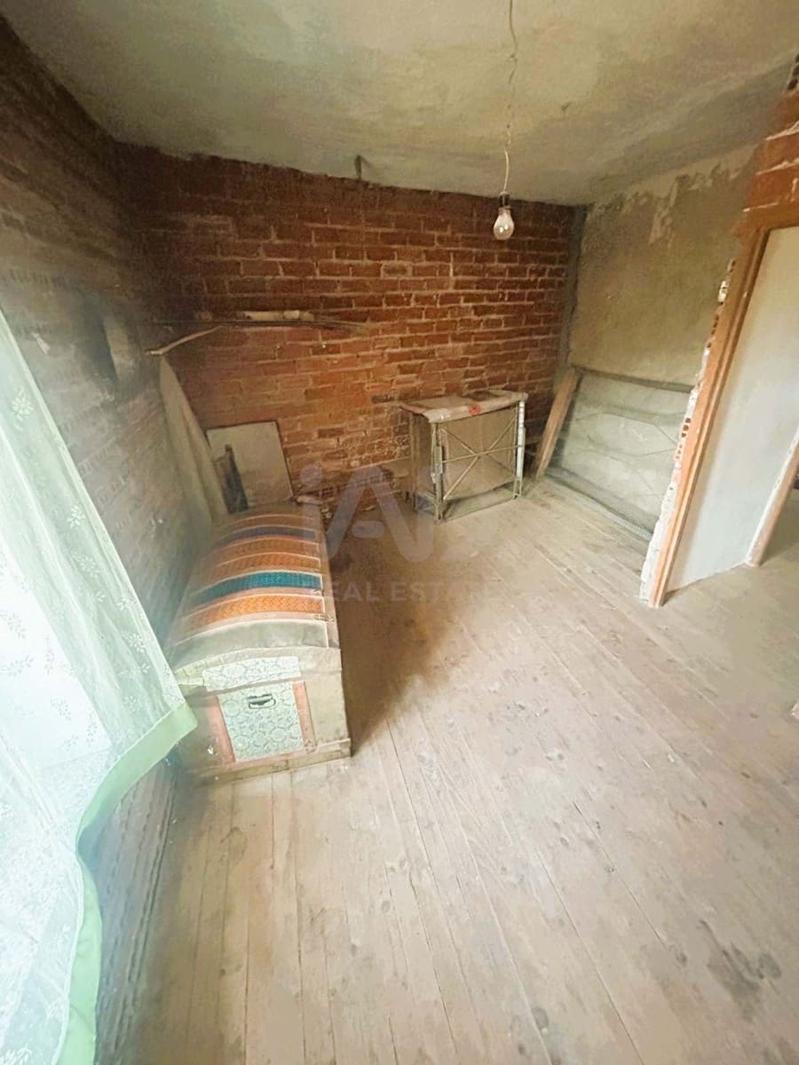 5 Zimmer Haus zu verkaufen in Leon Stadt mit Garage - 75.000 € (Ref: 9989149)