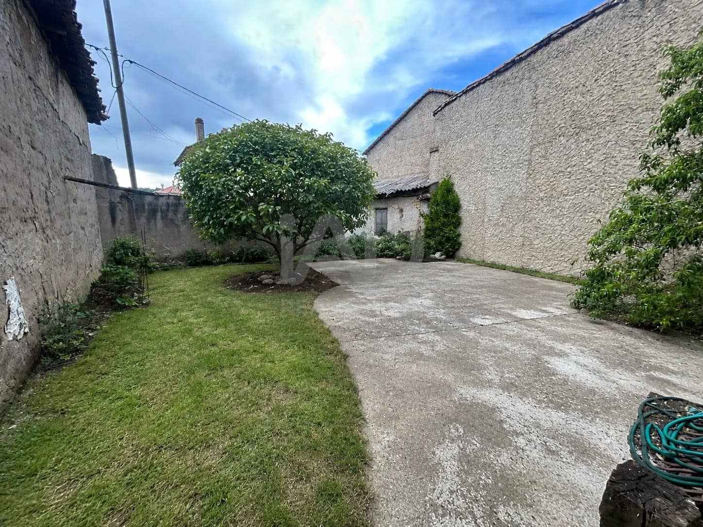 5 Zimmer Haus zu verkaufen in Leon Stadt mit Garage - 75.000 € (Ref: 9989149)