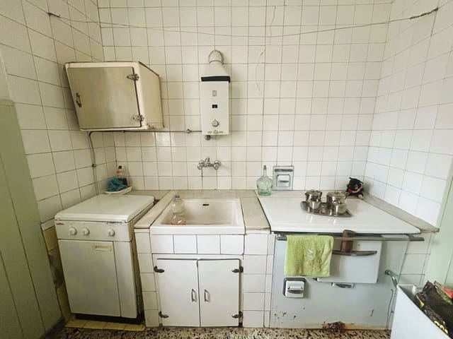 5 Zimmer Haus zu verkaufen in León Stadt mit Garage - 75.000 € (Ref: 9989149)