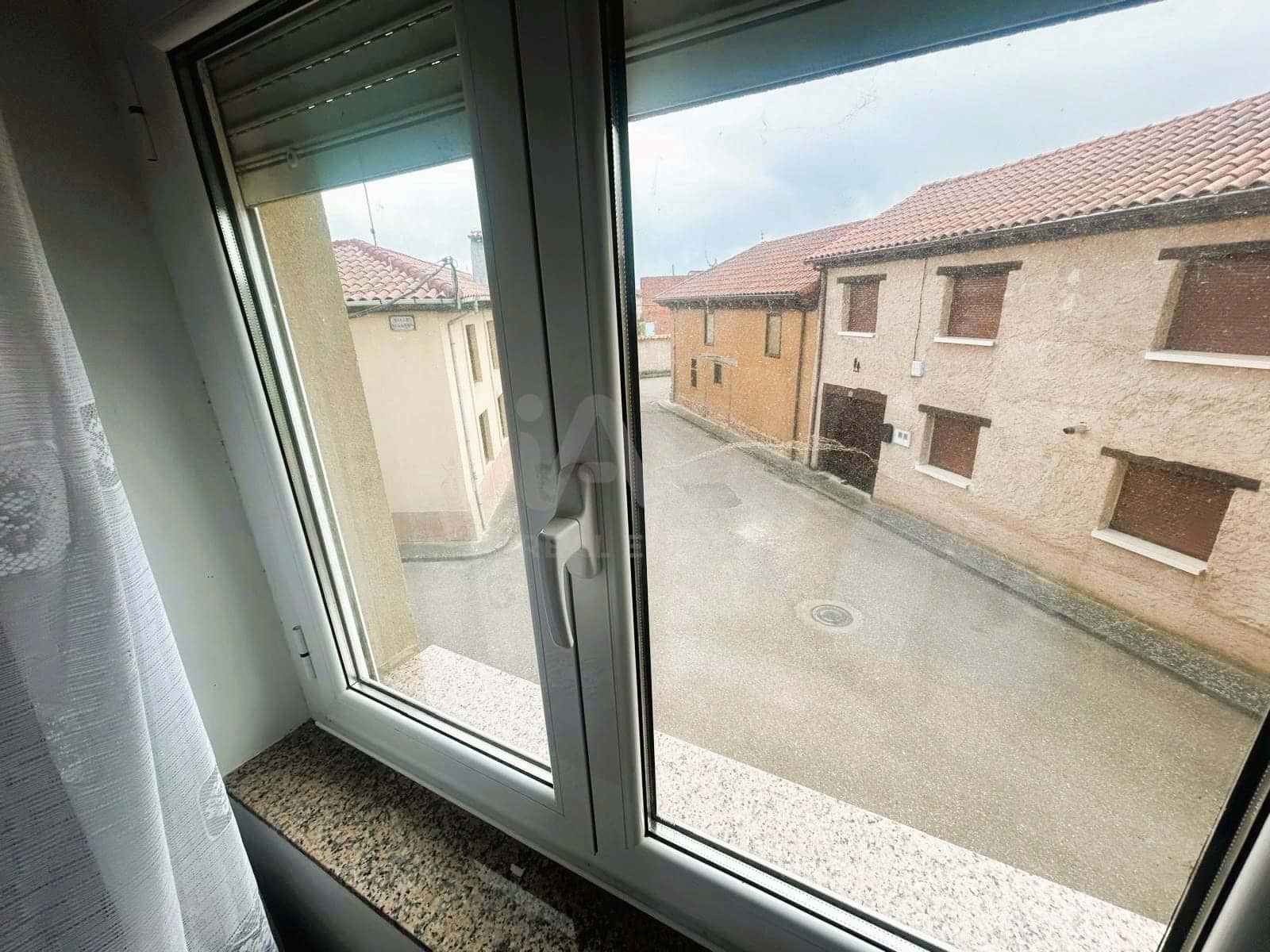 5 Zimmer Haus zu verkaufen in Leon Stadt mit Garage - 75.000 € (Ref: 9989149)
