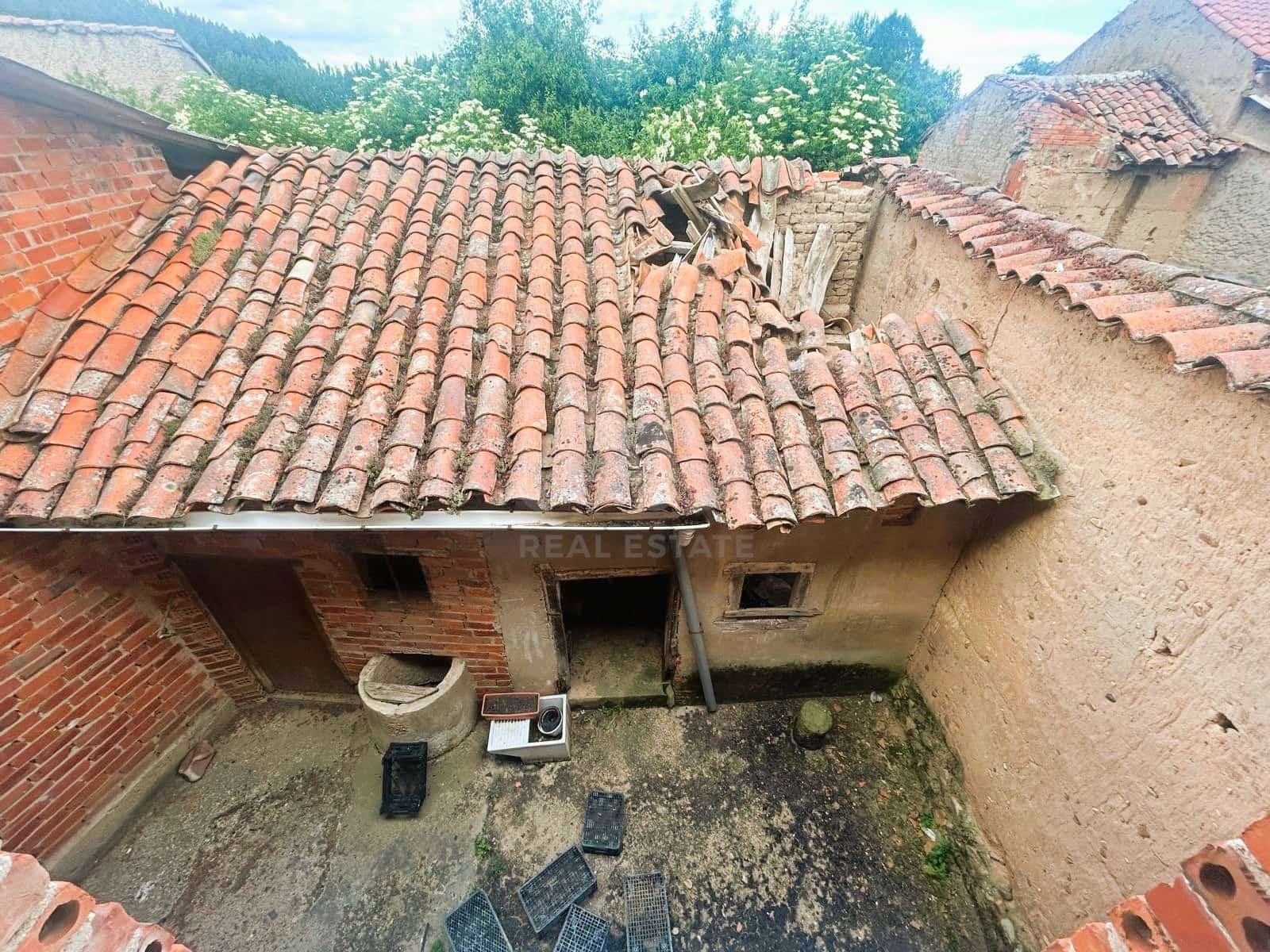 5 Zimmer Haus zu verkaufen in Leon Stadt mit Garage - 75.000 € (Ref: 9989149)