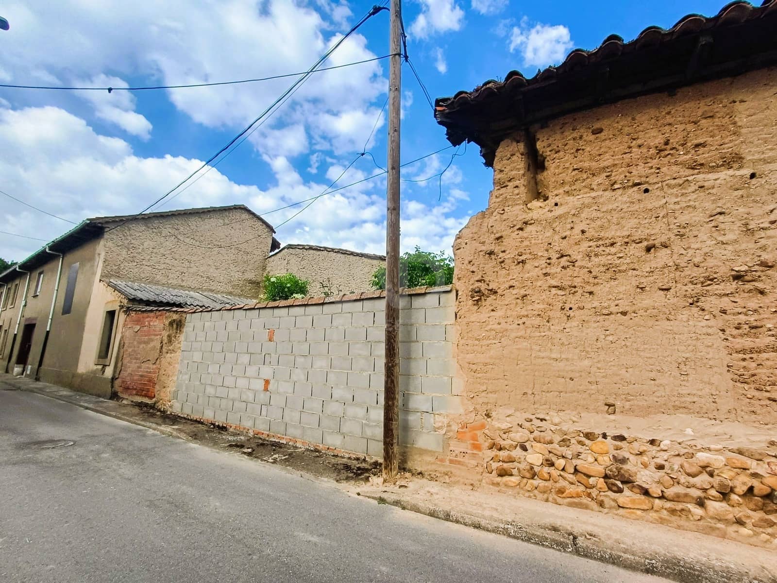 5 Zimmer Haus zu verkaufen in Leon Stadt mit Garage - 75.000 € (Ref: 9989149)