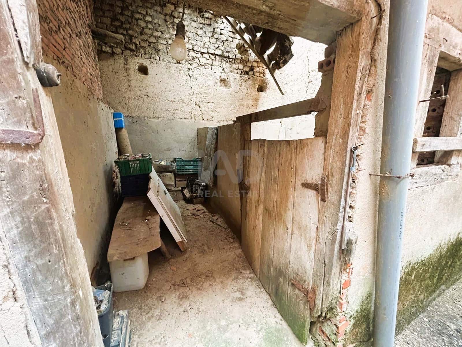 5 Zimmer Haus zu verkaufen in Leon Stadt mit Garage - 75.000 € (Ref: 9989149)