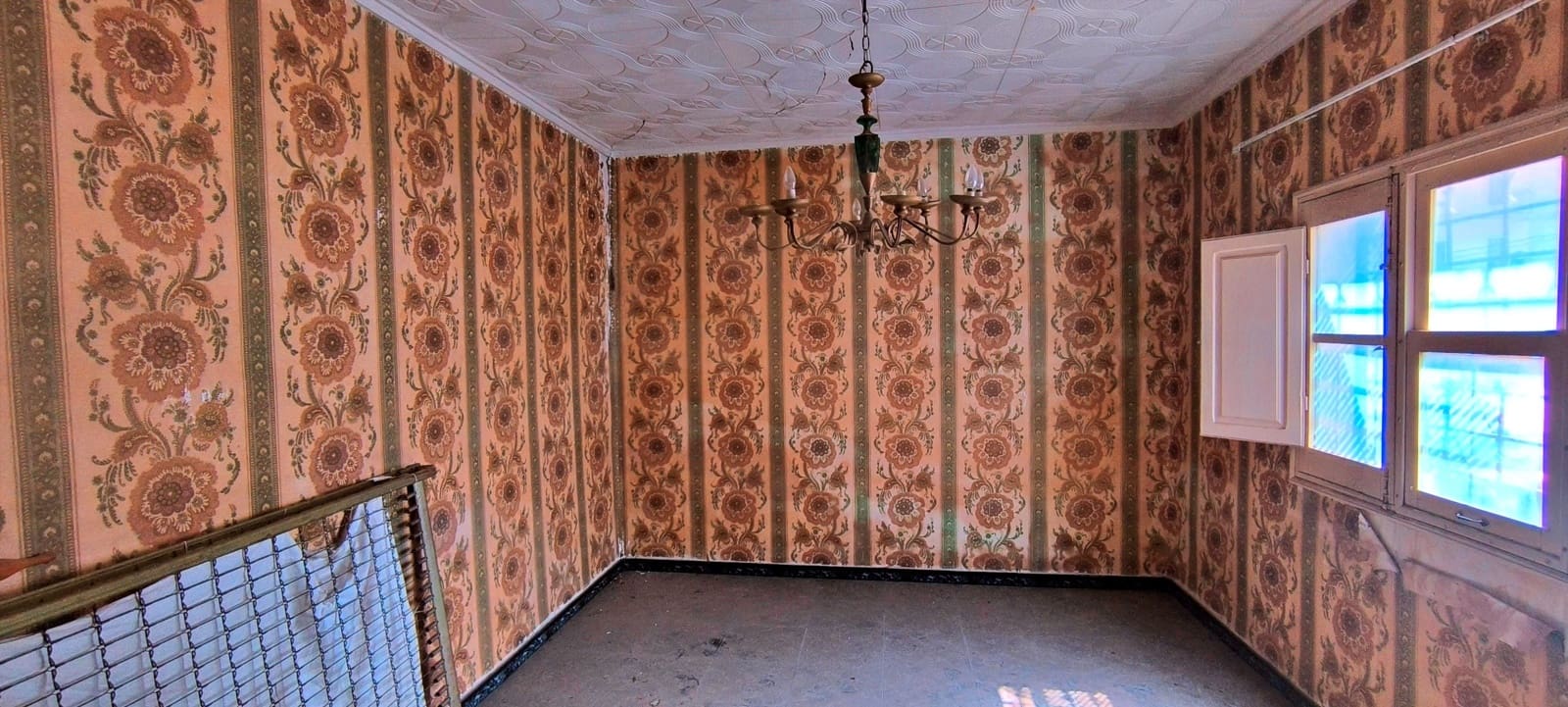 6 Zimmer Haus zu verkaufen in Alicante / Alacant Stadt mit Garage - 140.000 € (Ref: 9989157)