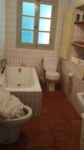 4 Zimmer Haus zu verkaufen in León Stadt mit Garage - 35.000 € (Ref: 9989170)