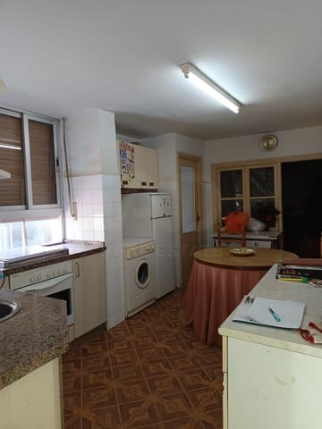 4 Zimmer Haus zu verkaufen in León Stadt mit Garage - 35.000 € (Ref: 9989170)