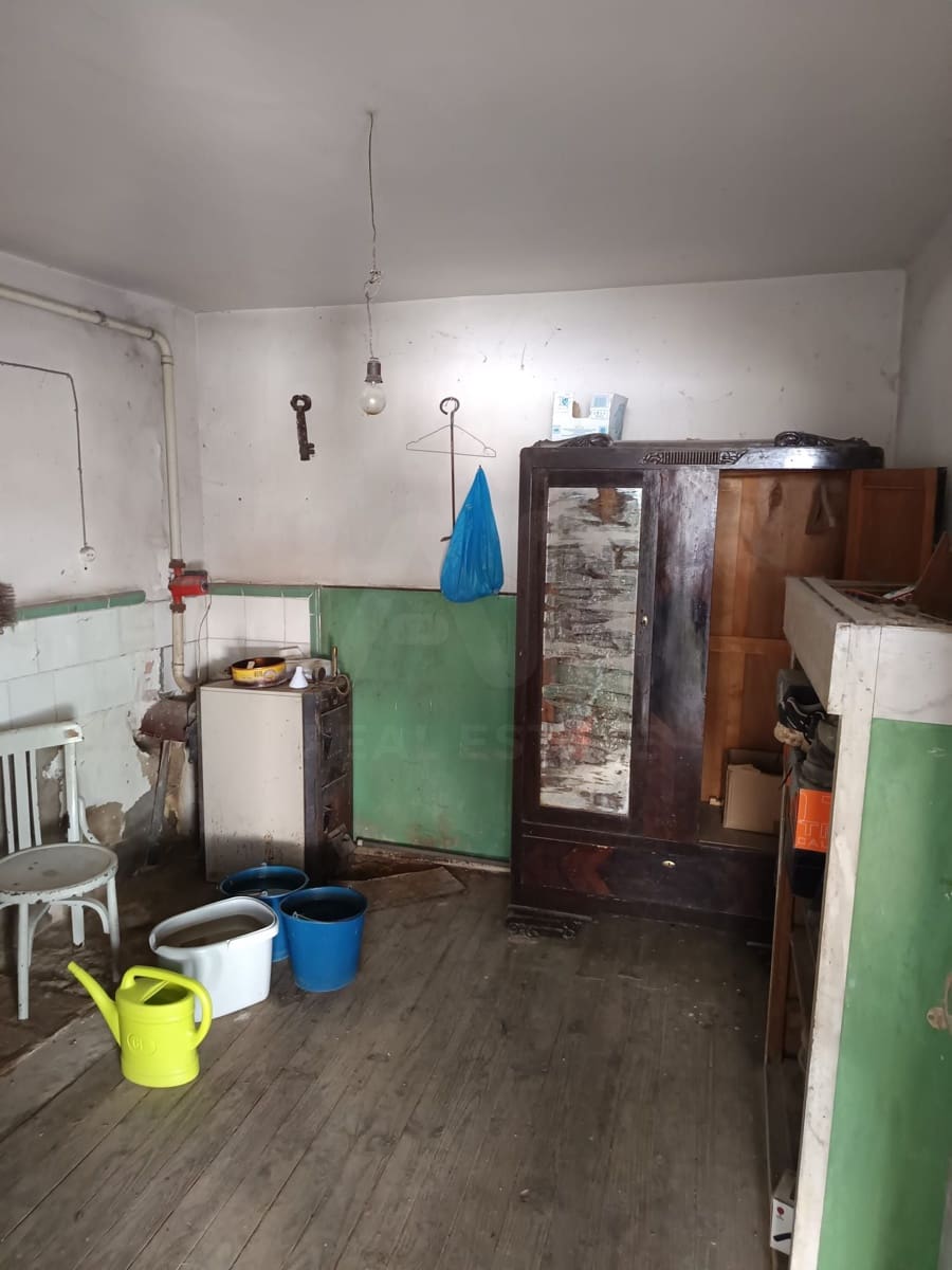 4 slaapkamer Huis te koop in Leon stad met garage - € 35.000 (Ref: 9989170)