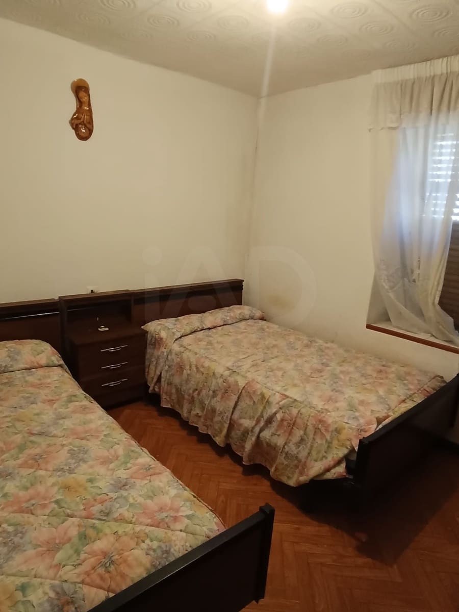 4 slaapkamer Huis te koop in Leon stad met garage - € 35.000 (Ref: 9989170)