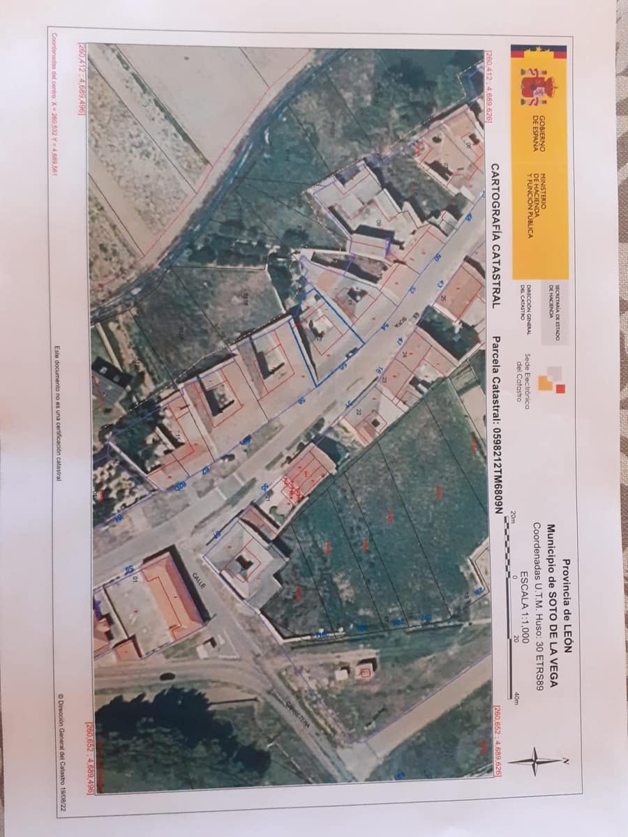 4 slaapkamer Huis te koop in Leon stad met garage - € 35.000 (Ref: 9989170)