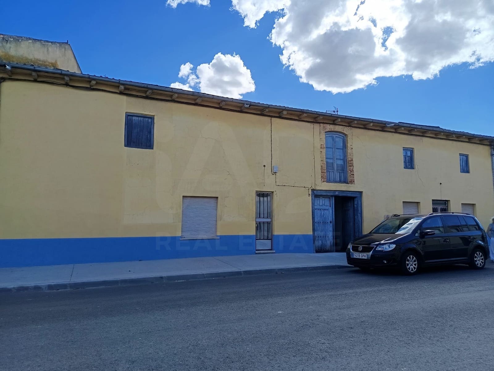 4 slaapkamer Huis te koop in Leon stad met garage - € 35.000 (Ref: 9989170)