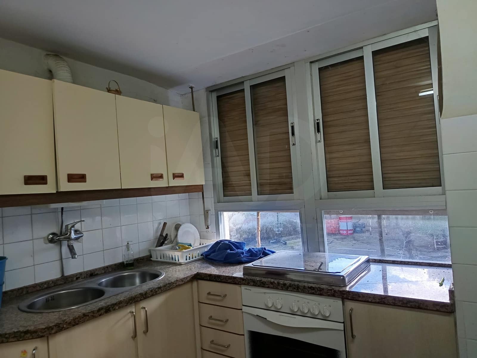 4 slaapkamer Huis te koop in Leon stad met garage - € 35.000 (Ref: 9989170)