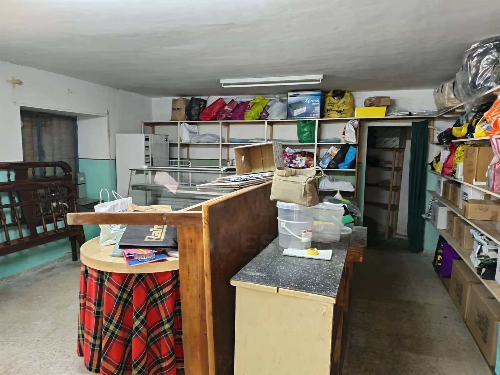 4 slaapkamer Huis te koop in Leon stad met garage - € 35.000 (Ref: 9989170)