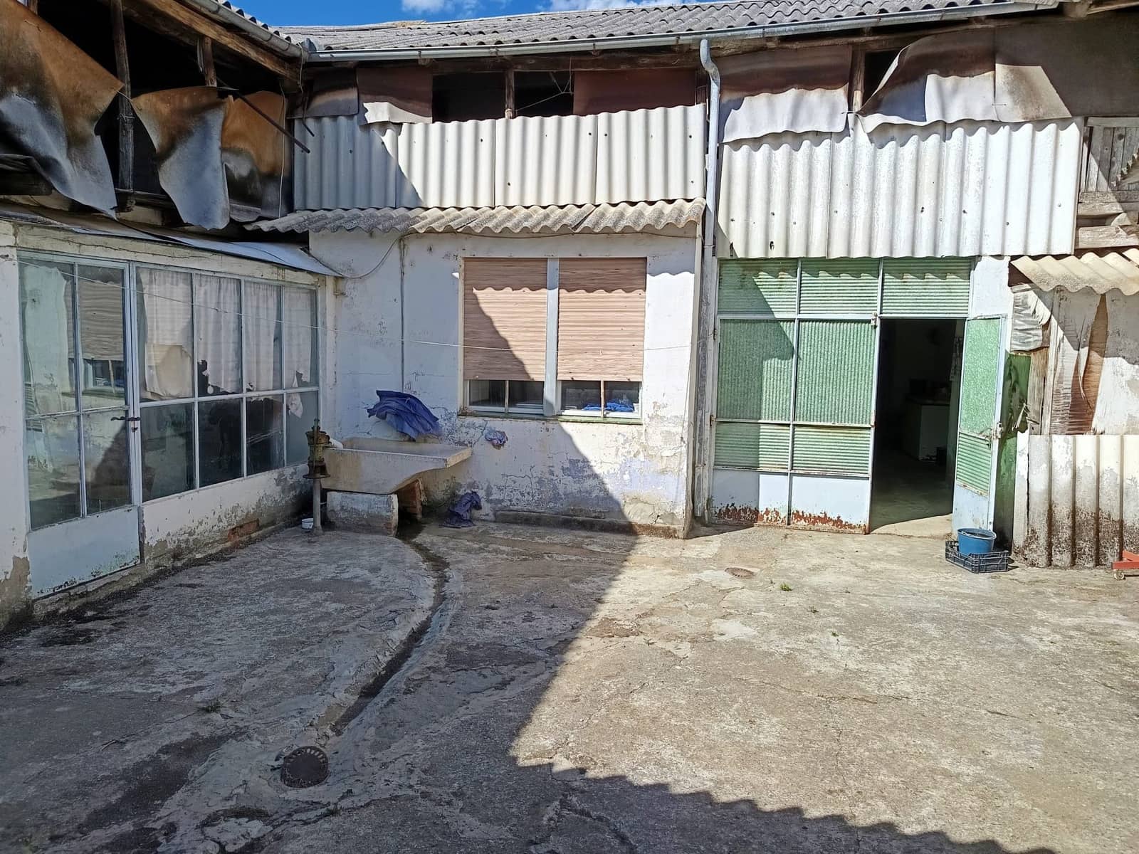 4 slaapkamer Huis te koop in Leon stad met garage - € 35.000 (Ref: 9989170)