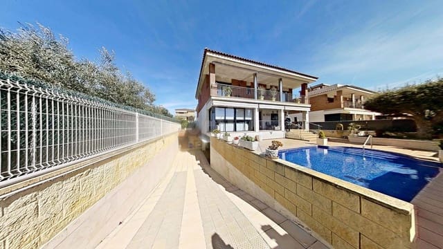 5 soveværelse Villa til salg i Tarragona by med swimmingpool garage - € 675.000 (Ref: 9989171)